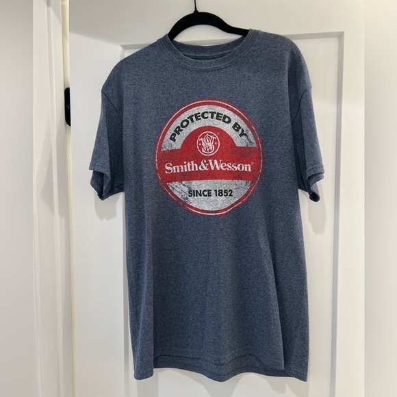 Smith & Wesson T-shirt - Picture 1 of 4